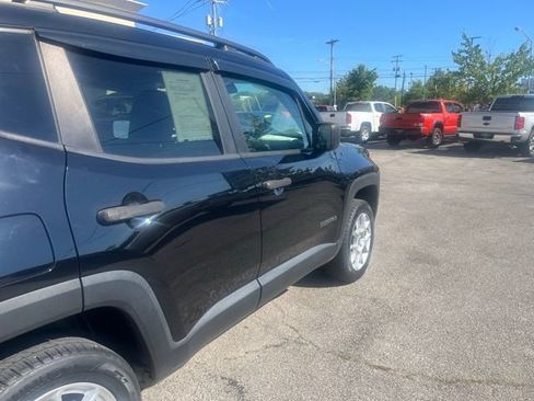 Used 2019 Jeep Renegade Sport w/ Sport Appearance Group AWD/4WD image 8