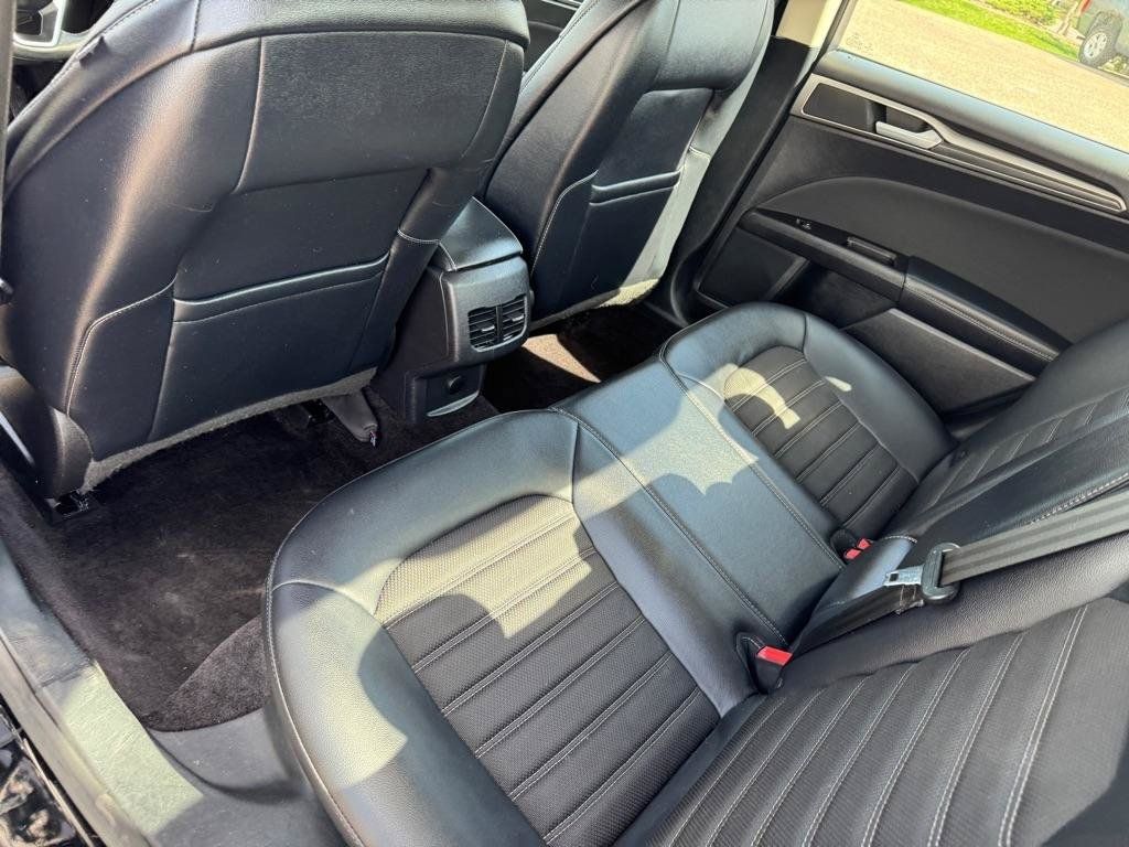 Used 2017 Ford Fusion SE w/ Equipment Group 601A FWD image 26