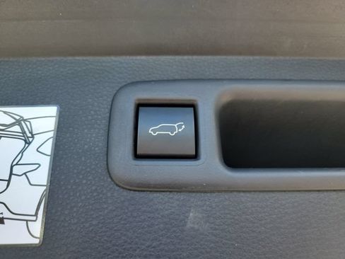 Used 2024 Toyota Highlander XLE FWD image 15