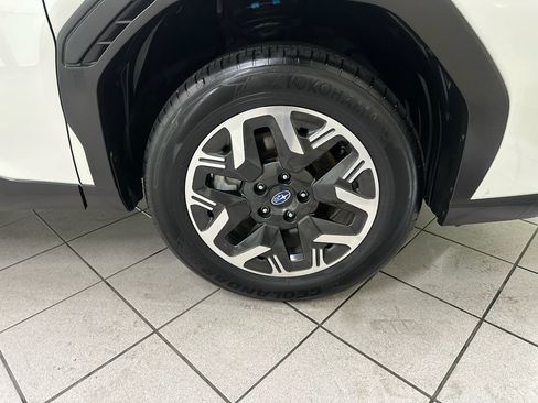 Used 2025 Subaru Forester Premium AWD/4WD image 14
