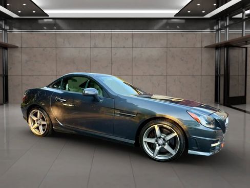 Used 2015 Mercedes-Benz SLK 250 image 11