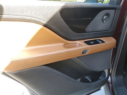 Certified 2023 Lincoln Aviator Reserve w/ Equipment Group 201A image 9