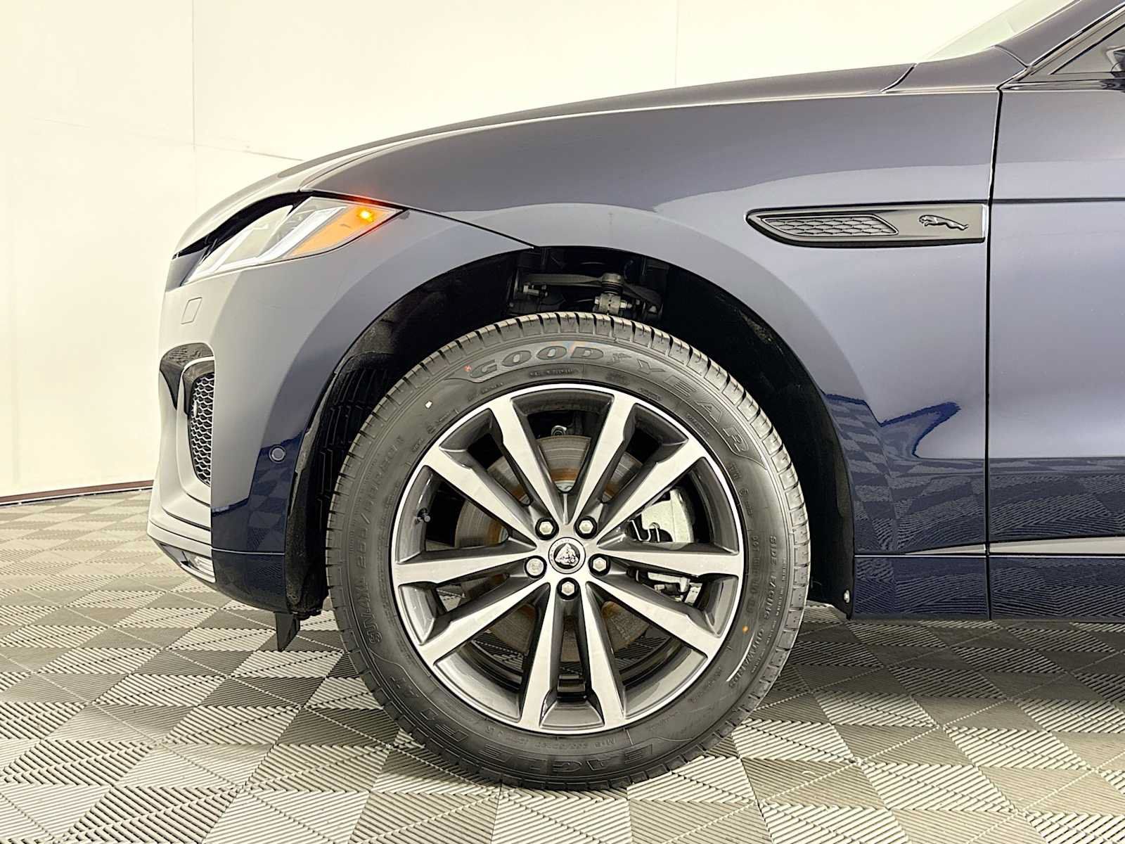 New 2025 Jaguar F-PACE R-Dynamic S AWD/4WD image 30