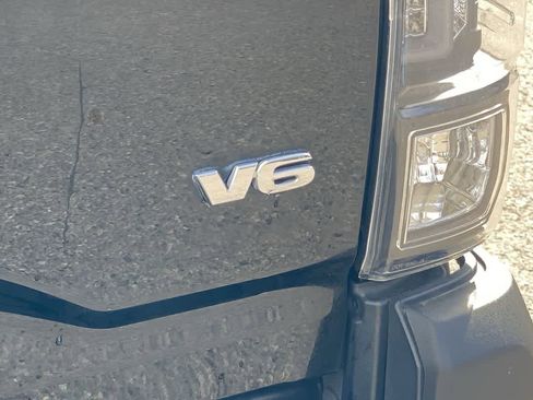 Used 2019 Toyota Tacoma TRD Sport image 11