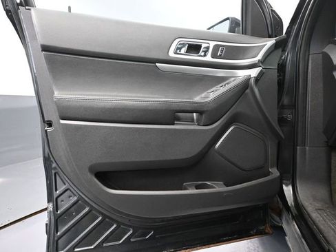 Used 2013 Ford Explorer XLT image 18