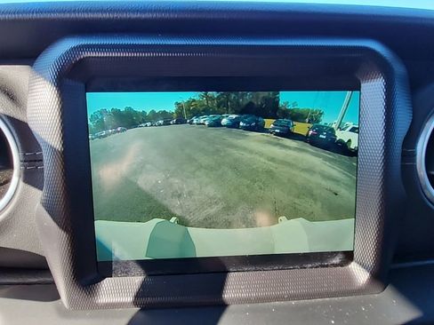 Used 2018 Jeep Wrangler Unlimited Sahara w/ Dual Top Group image 29