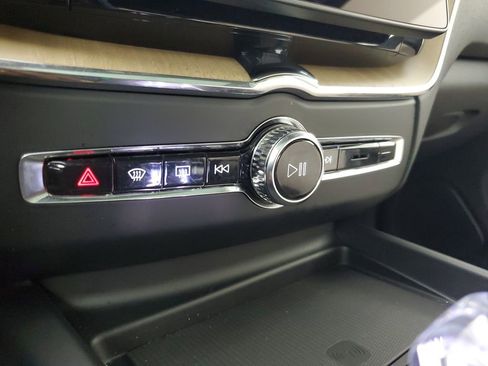 Certified 2026 Volvo XC60 B5 Plus w/ Protection Package Premier image 32