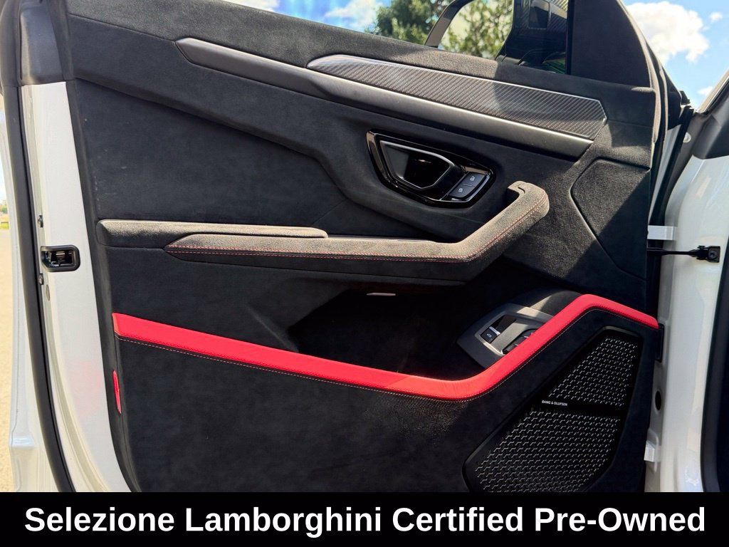 Used 2024 Lamborghini Urus Performante AWD/4WD image 24