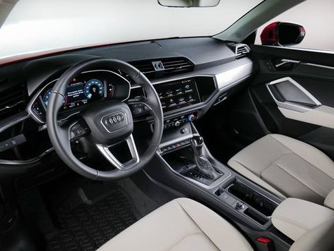 Used 2025 Audi Q3 2.0T Premium w/ Convenience Package AWD/4WD image 3