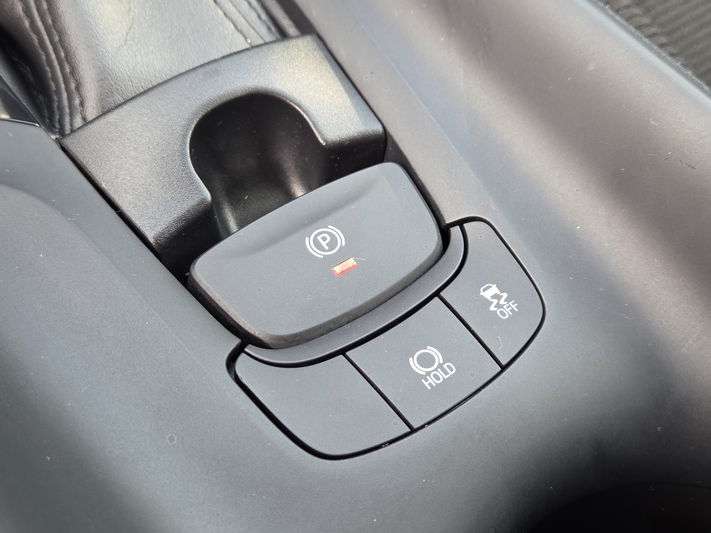 Used 2019 Toyota C-HR LE FWD image 5