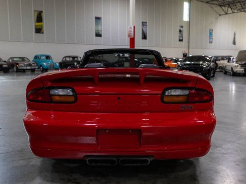 Used 2002 Chevrolet Camaro Z28 w/ SS Performance/Appearance Pkg RWD image 5