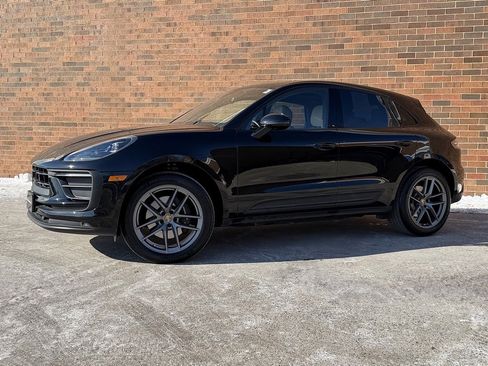 Certified 2025 Porsche Macan image 1
