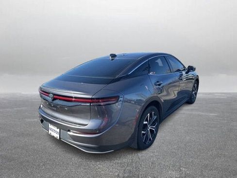 Used 2023 Toyota Crown Limited image 7