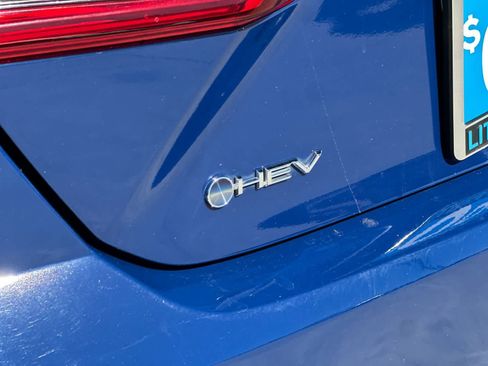 Used 2025 Toyota Camry SE FWD image 27