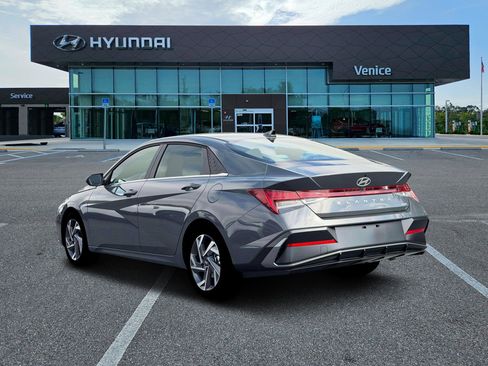 New 2026 Hyundai Elantra Limited FWD image 24