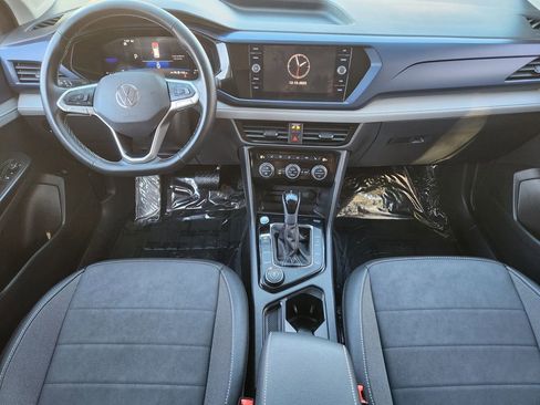 Certified 2024 Volkswagen Taos SE image 10