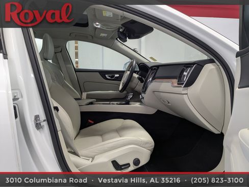 Used 2021 Volvo S60 T5 Momentum image 8