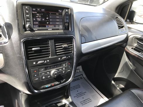 Used 2017 Dodge Grand Caravan GT FWD image 13