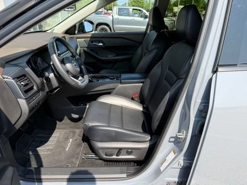 Certified 2023 Nissan Rogue SV w/ SV Premium B Package AWD/4WD image 17