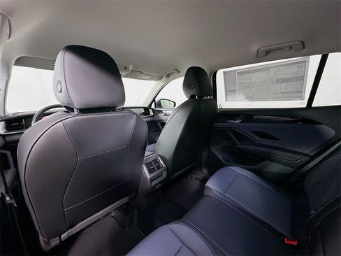 New 2025 Volkswagen Tiguan SE image 4