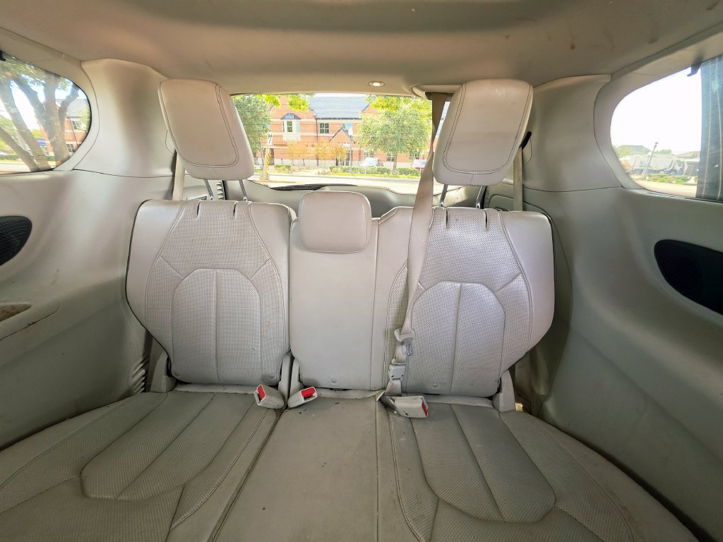 Used 2020 Chrysler Pacifica Limited FWD image 31