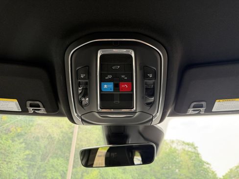 Used 2025 Jeep Grand Cherokee Laredo w/ Luxury Tech Group I AWD/4WD image 32