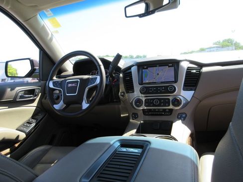 Used 2016 GMC Yukon SLT w/ Open Road Package AWD/4WD image 30
