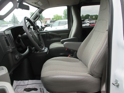 Used 2025 Chevrolet Express 3500 LT w/ LT Preferred Equipment Group RWD image 13
