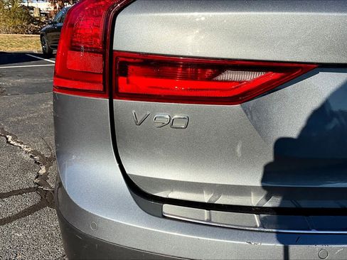 Used 2019 Volvo V90 T5 Cross Country w/ Protection Package Premier image 31
