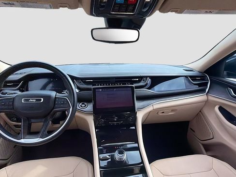 Used 2022 Jeep Grand Cherokee Limited image 15