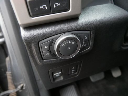 Used 2018 Ford F150 Lariat w/ Equipment Group 502A Luxury AWD/4WD image 14