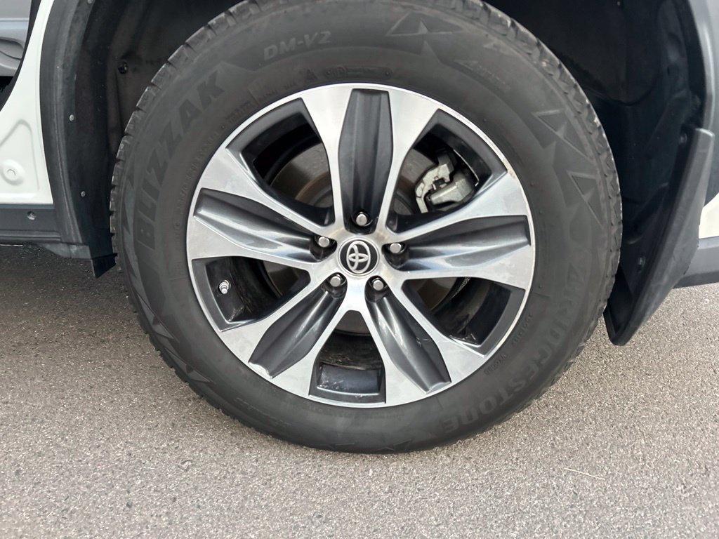 Used 2020 Toyota Highlander XLE AWD/4WD image 34