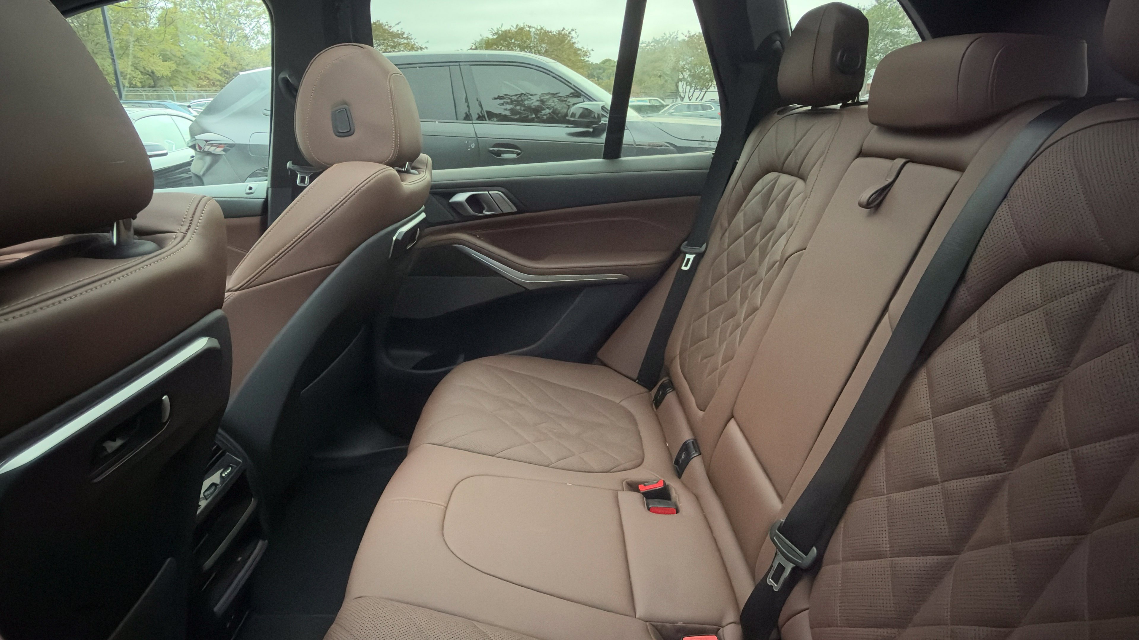 Used 2024 BMW X5 xDrive40i w/ M Sport Package AWD/4WD image 11