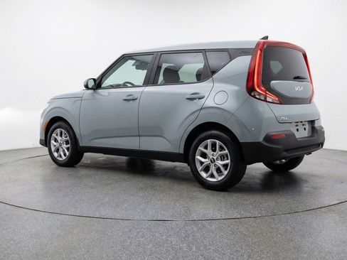Used 2025 Kia Soul LX w/ LX Technology Package FWD image 6