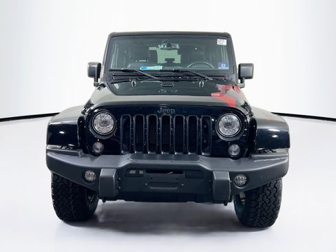 Used 2017 Jeep Wrangler Sahara image 2