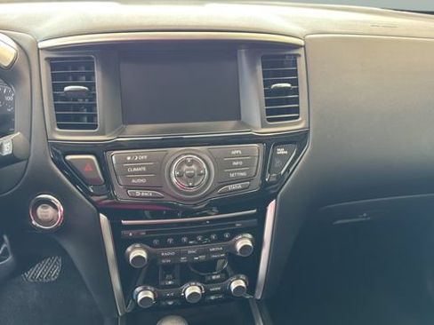 Used 2017 Nissan Pathfinder SV AWD/4WD image 13