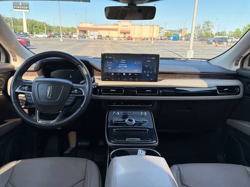 Used 2023 Lincoln Nautilus Reserve AWD/4WD image 15