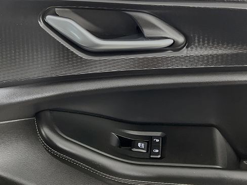 Used 2025 Jeep Grand Cherokee L Laredo image 32