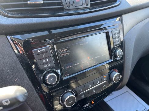 Used 2019 Nissan Rogue Sport S image 14