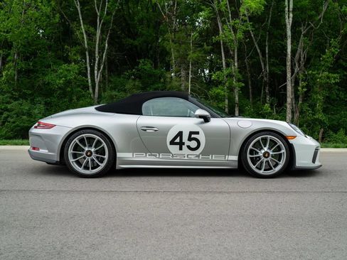 Used 2019 Porsche 911 Speedster RWD image 3