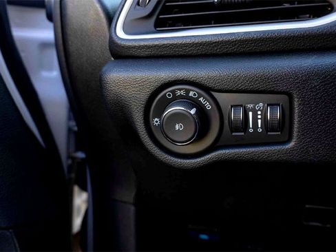 New 2026 Chrysler Pacifica Select w/ S Appearance Package image 11