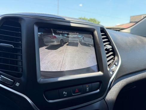 Used 2021 Jeep Cherokee Latitude Lux w/ Sun & Sound Group FWD image 34