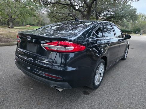 Used 2020 Ford Fusion SE image 4