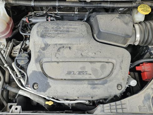 Used 2023 Chrysler Pacifica Limited FWD image 32