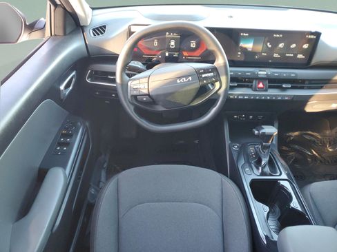 Used 2025 Kia K4 LXS image 12