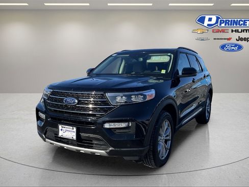 Used 2023 Ford Explorer XLT w/ Equipment Group 202A image 3