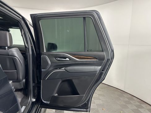 Used 2023 Cadillac Escalade Premium Luxury image 39