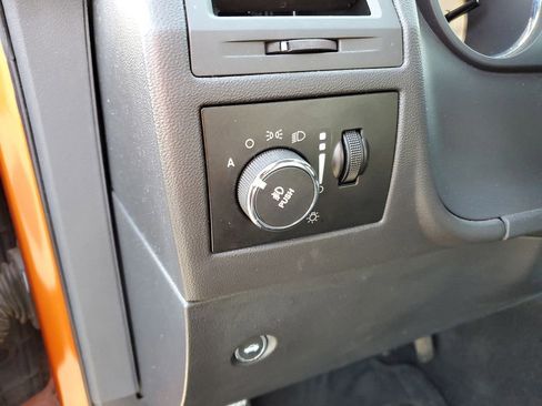 Used 2011 Dodge Challenger Base image 10