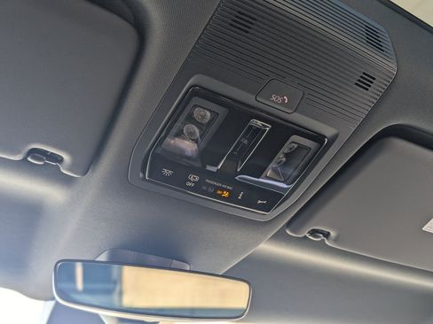 Used 2025 Volkswagen ID. Buzz Pro S Plus RWD image 32