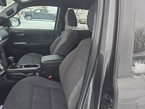 Used 2018 Toyota Tacoma TRD Off-Road image 9